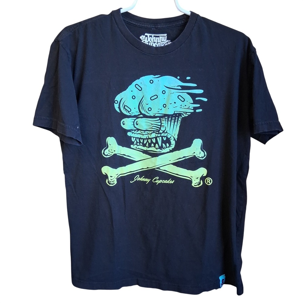 Johnny Cupcakes Graphic Tee Large‎